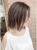 白髪活かしハイライト×ナチュラル外ハネボブ