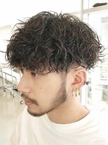 フィフス 原宿(fifth)&nbsp;ツイストスパイラルパーマツーブロックマッシュ刈り上げ黒髪