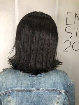 ナンバー エミライ 溝の口(N° emirai) 肩につく長さで外ハネスタイル