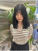 青み艶カラーとふわふわ巻き髪風パーマ