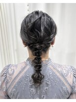 サクララ(Sakura la)&nbsp;ミディアム編み下ろし/結婚式お呼ばれヘア/参列ヘア/二次会ヘア