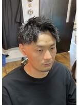 リット(lit.)&nbsp;ピンで作るツイストスパイラルパーマ　ツイスト強め　フェード