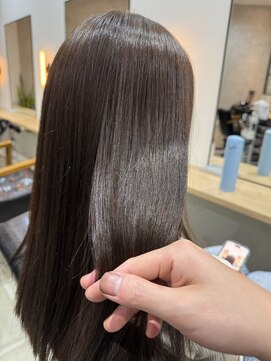 セラ(SERA) 湿気で広がる髪の酸性ストレート