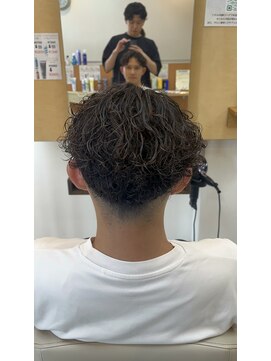 マキシム ナカイ(MAXIM NAKAI) センターパートスタイルメンズパーマスパイラルパーマ