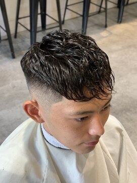 ハングアウト(Hangout) バーバースタイル/フェードカット/スペインカール/刈り上げ