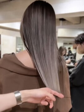 サイン 表参道(SIGN) バレイヤージュハイライトグラデーションカラー白髪ぼかし
