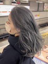 ファイブバイジエクト 堀江(FIVE by The Ect)&nbsp;透明感グレージュくびれミディアムレイヤーショコラアッシュ☆4