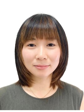 黄ぐまくん美容室 ミディアムレイヤー　インナーカラー