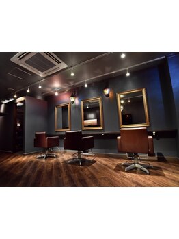 《３席のみのプライベート空間》周りの目を気にせず、初めての方もゆったりとお過ごしいただけます◎