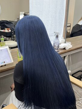 ローレン(Lolen.) 【ネイビーブルー/小顔に見えるワンレン】しまゆー