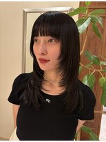 ロングヘア 黒髪 レイヤースタイル 顔まわりカット ストレート