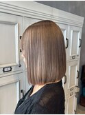 艶感カラーがボブに深みと高級感をプラス◎ストレートスタイル