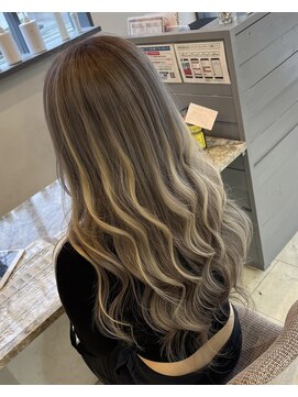ラピステン 福岡天神 大名店(Lapis) ブリーチ/ダブルカラー/エクステ/ハイライト/ギャル/ハイトーン