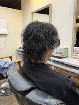 バーバー アミティ プール オム(BAR BER amity POUR HOMME) 縦に落ちる動きのメンズパーマ