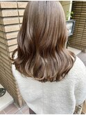 オリーブベージュ