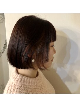 エルムトウキョウ(ELM Tokyo) 顔周りとインナーカラーで可愛く☆コンパクトボブ