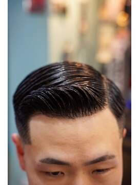 タイト スワッグ バーバーワークス(TIGHT SWAG BARBERWORKS) スキンフェード×サイドパート