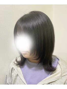 アリエル セバスチャン ミディアムレイヤーカット