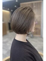 リファインド(REFINED)&nbsp;おしゃれを楽しむ白髪ぼかしハイライト/丸みボブ