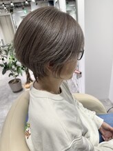 レヴリー(reverie)&nbsp;白髪ぼかしショートボブハイライトカラー40代50代