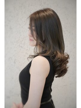 ダマーニ 表参道(DAMANI) ハイライトカラー×オリーブカラーのフェミニンデザインスタイル