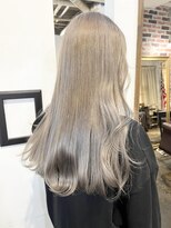 トロニー(TLONY)&nbsp;ホワイトグレー　stylist/miaki