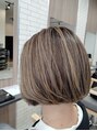 トリコ 柏(tricot) ハイライト白髪ぼかし乾かすだけでまとまりのあるスタイルに