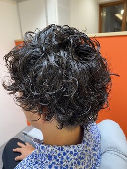 ノヘアドットビービーエス(no hea.bbs)の写真/【駅徒歩圏内/明石】ヘアスタイルに動きを出すパーマが圧倒的人気☆セット方法も丁寧にレクチャーします！