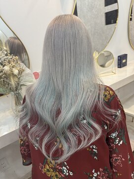 ラビス(Lovis) yuya/ホワイト×水色