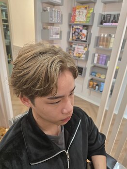 トットニゴー(totto nigoo)の写真/今時のスタイルからバーバースタイルまでカッコよくなれるヘアスタイルを提案。〈カットパーマ￥11550～〉