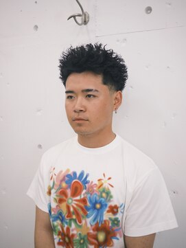 ウェルネス(Wellness) メンズ/フェード/ブッダパーマ/スパイキーショート/ブリーチ