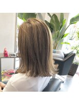 ローラム(LOLAM)&nbsp;外ハネ切りっぱなしミディアム