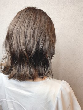 ヘアサロンM 新宿 アッシュ系ブラウン