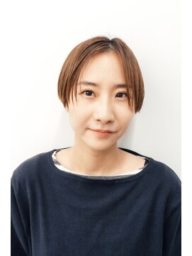 シカ(sica) センターパートマッシュ系ショートボブ