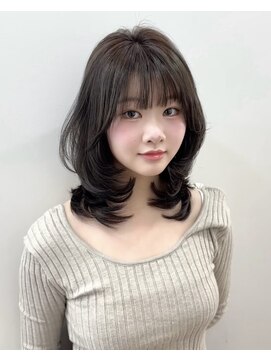 ワン バイ ジエクト(One by The Ect) ミディアムレイヤー似合わせカットフルバング透明感グレージュ