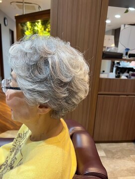 髪匠アンティーナ(髪匠Anteena) グレイヘア　パーマスタイル