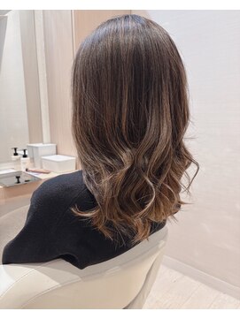 コーエン(cowen) 大人かわいい☆立体感で魅せる白髪ぼかしハイライト♪グレージュ