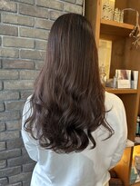 ロベルシ(ROVERSI) 毛先中心にゆるめのウェーブ