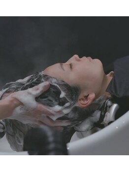 花鳥風月トータルビューティーの写真/《当日予約OK》10年後の髪質は頭皮環境で決まるー髪の土台から若々しく、未来のボリュームを育む極上スパ♪