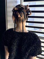 ピークアブー 銀座中央通り(PEEK-A-BOO)&nbsp;モードアレンジ × 編み込みアップ × ブラックリボン