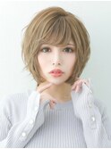 ハイライトで立体感!ふんわりフェミニン小顔ショート