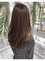 リズム(lysm)&nbsp;レイヤーカット × ベージュカラー