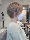 抜け感ショートミルクティーベージュ前髪薄め20代30代40代