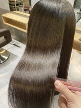 厳選した薬剤、毛髪知識で髪質、スタイルを踏まえ薬剤を選定していきます。