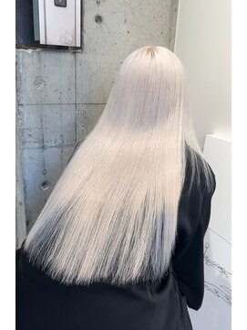 モニカ 原宿店(MONIQA) ホワイトカラー