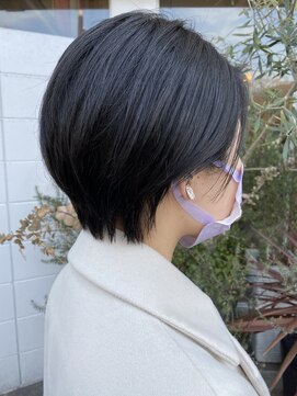 えりあし収まるショート