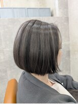 イル(iru)&nbsp;白髪ぼかしハイライト×ショート