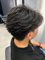 ソラヘアー(SORA hair)&nbsp;黒髪フェザーパーマ×刈り上げメンズショート　10代20代