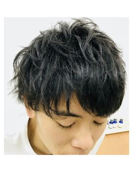 ウルプラスアイ(URU+ai) パーマの残りを利用したツーブロックマッシュ