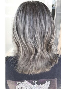 トリニティ(trinity) 外国人風ホワイトグラデーション/ハイライト【豊見城trinity】